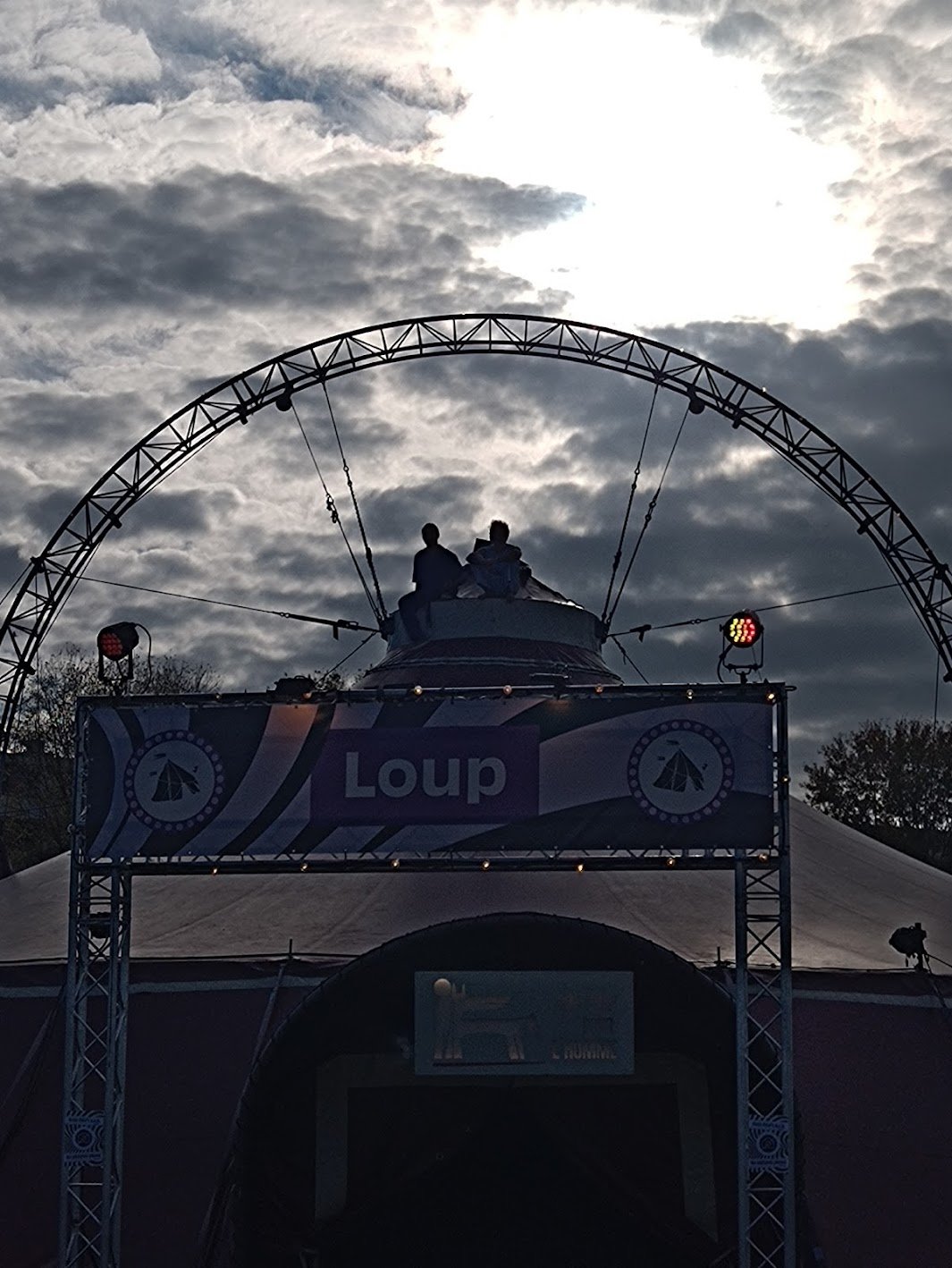 artiesten op de tent